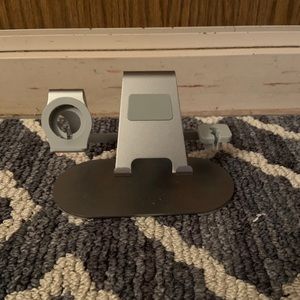 3 in 1 charging station for Apple products